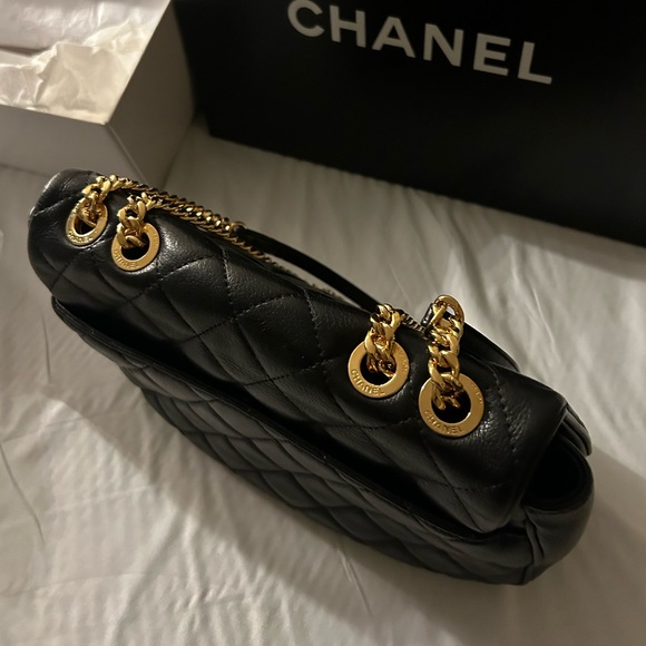 100% Authentic Chanel handbag serial #23220265 as shown in photos - Picture 3 of 11